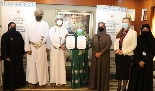 The Oman Authority for Academic Accreditation and Quality Assurance of Education delivers the Institutional Accreditation Certificate to Gulf College